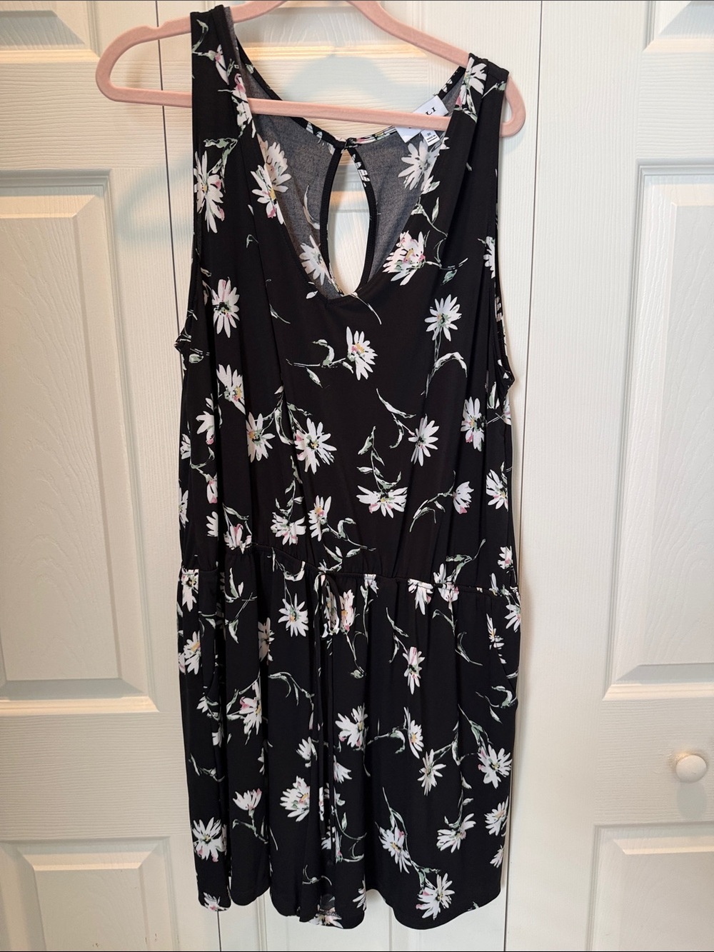 # Gilli 3X Black Floral Sleeveless Shorts Romper with Keyhole Detail